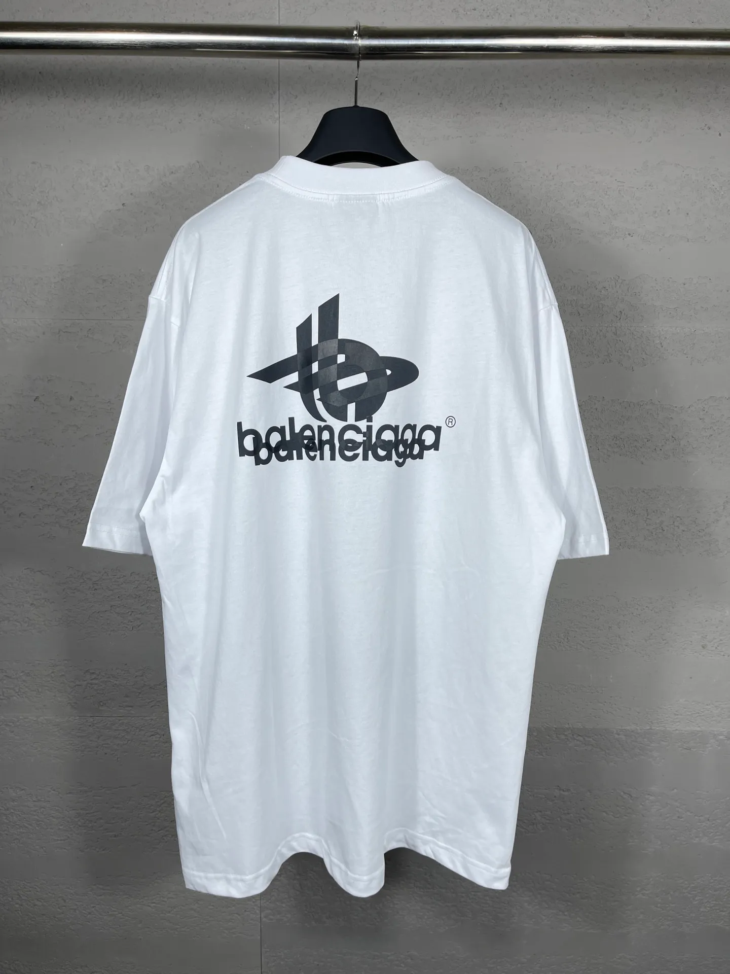 【 . Quality】BALENCI*GA/ .2024New Arrival. LOGOClassic T . . Authentic ， ！ ZP . 260 ， . ， ，。 。Classic ，LOGO ， ， 。 . ， ， ， OS . Same Style ：BL 223213 ：Black，White， Size：XS L